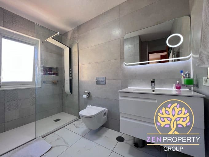 4 soveværelse Semi-Rækkehus til salg i Adeje med swimmingpool garage - € 680.000 (Ref: 8338451)