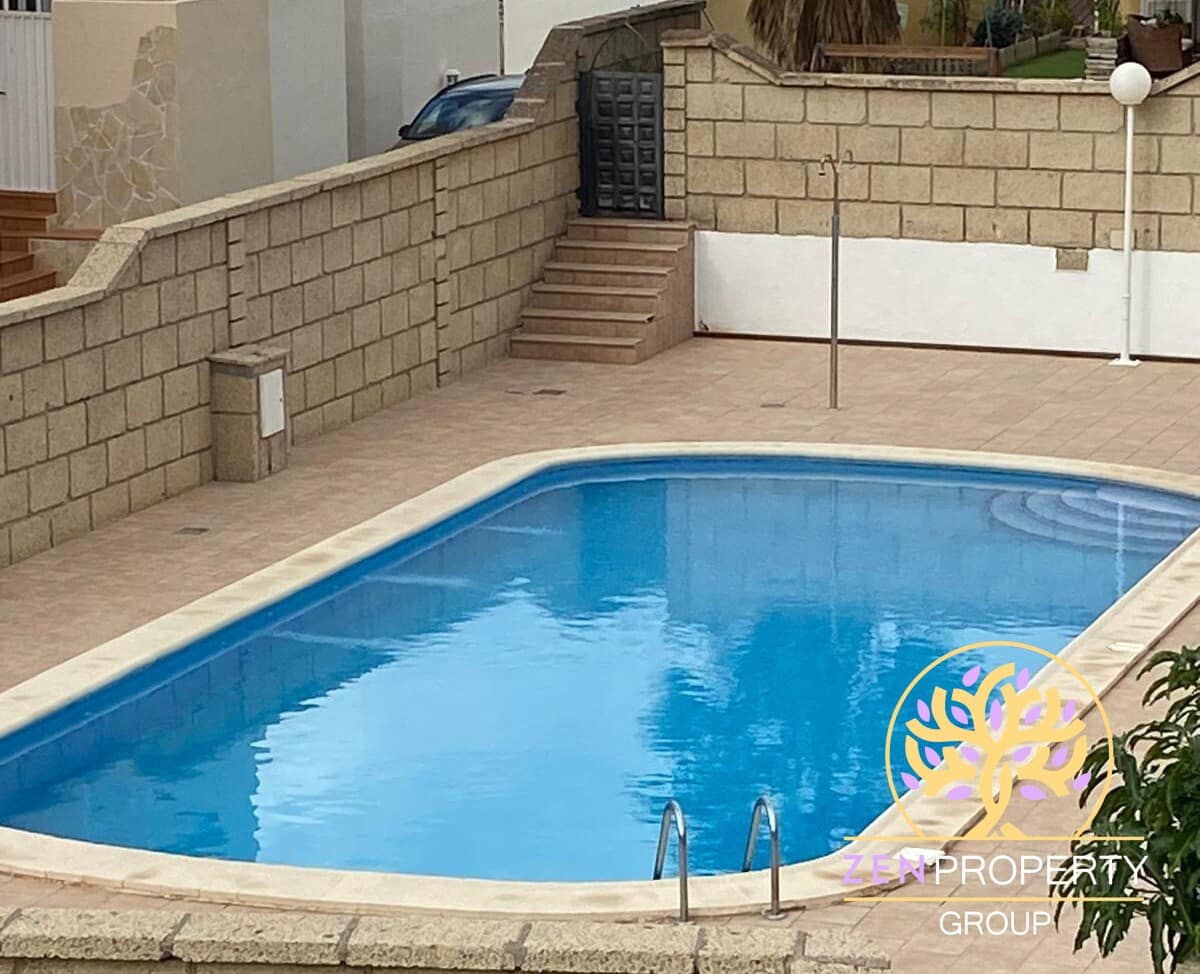 4 soveværelse Semi-Rækkehus til salg i Adeje med swimmingpool garage - € 680.000 (Ref: 8338451)