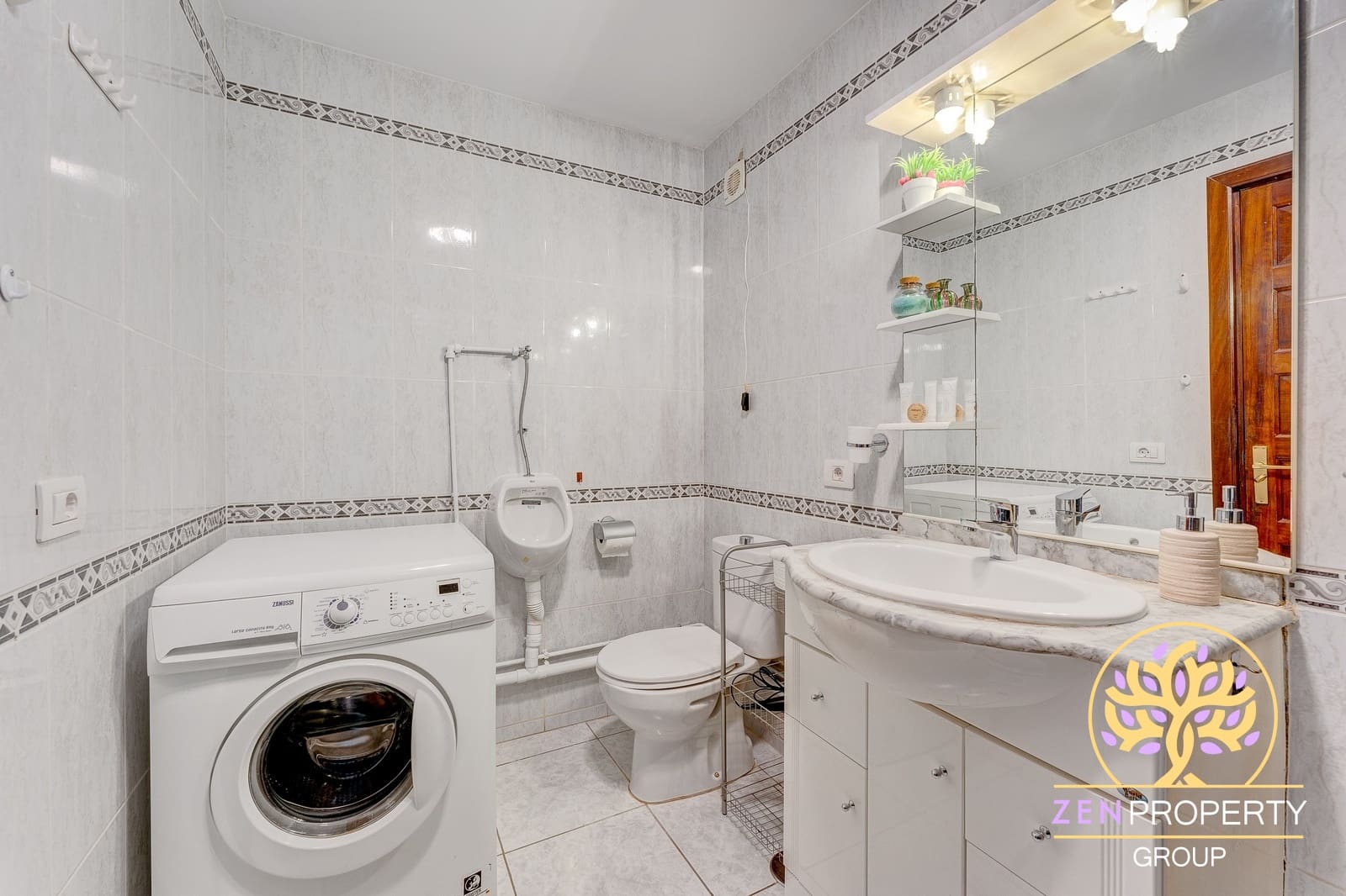 1 soverom Leilighet til salgs i Los Cristianos med svømmebasseng garasje - € 315 000 (Ref: 8737029)