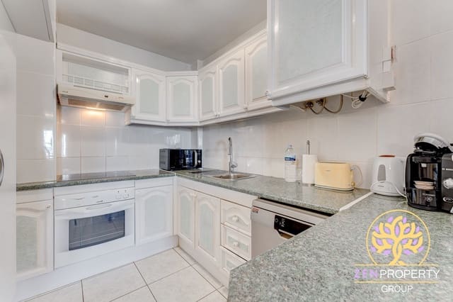 1 soveværelse Lejlighed til salg i Los Cristianos, Arona med swimmingpool garage - € 315.000 (Ref: 8737029)