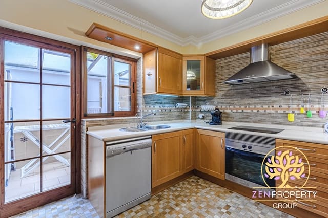 3 quarto Moradia para venda em Playa del Duque, Adeje com piscina garagem - 1 150 000 € (Ref: 8824065)