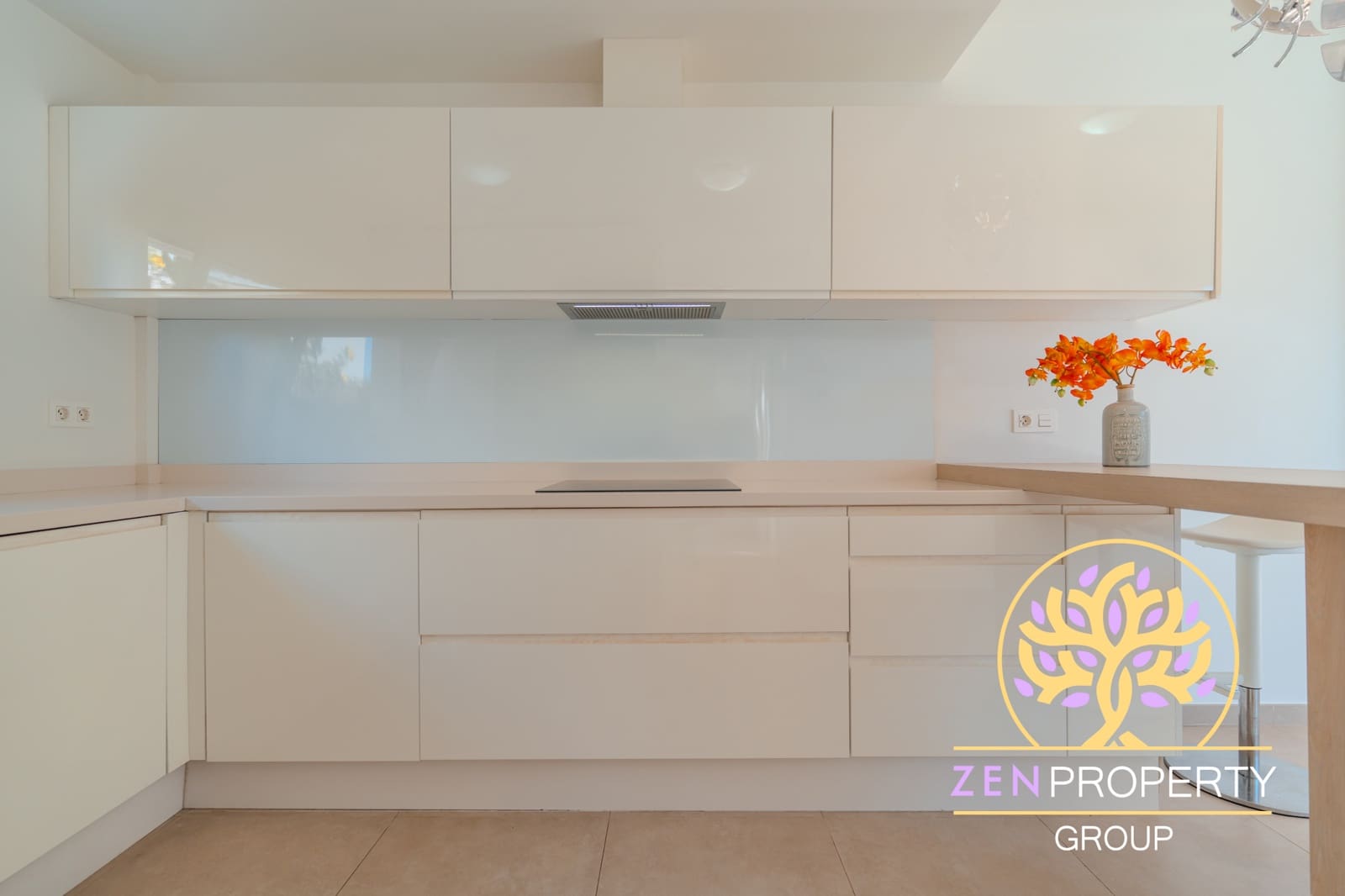 3 sypialnia Willa na sprzedaż w Playa Paraiso z basenem garażem - 1 175 000 € (Ref: 9231904)