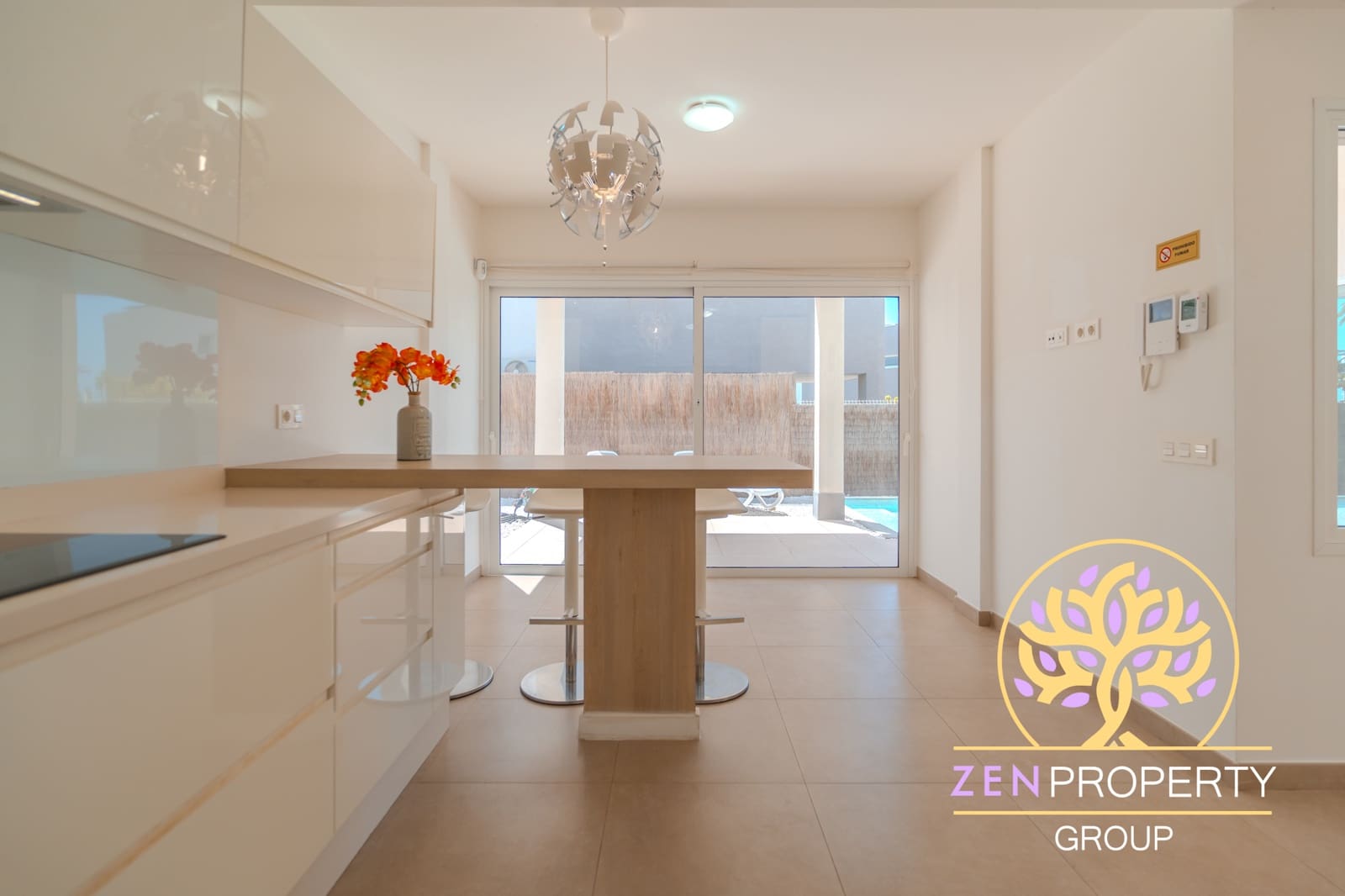 3 sypialnia Willa na sprzedaż w Playa Paraiso z basenem garażem - 1 175 000 € (Ref: 9231904)