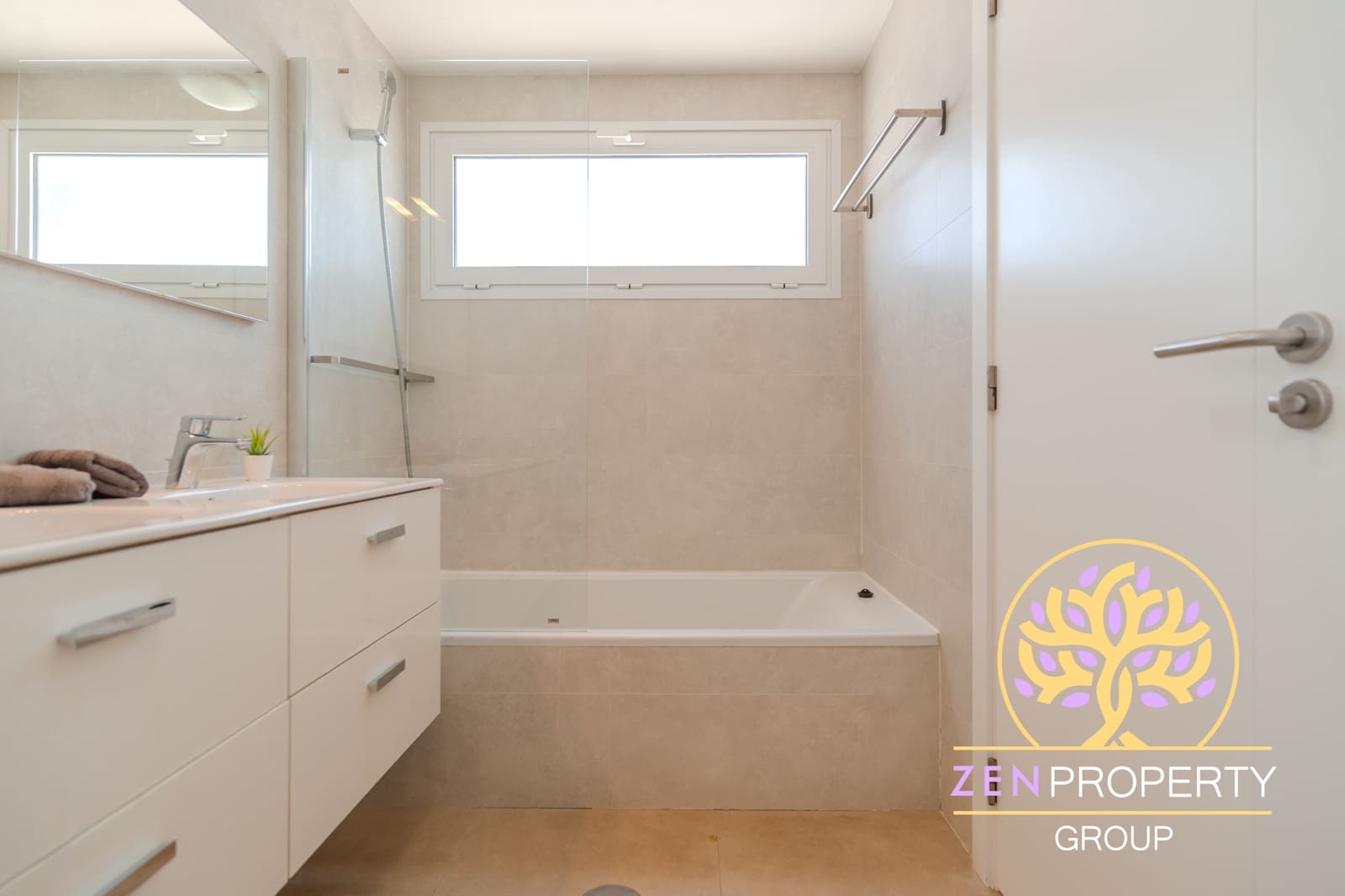 3 sypialnia Willa na sprzedaż w Playa Paraiso z basenem garażem - 1 175 000 € (Ref: 9231904)