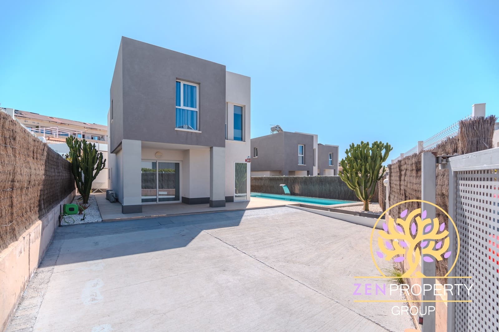 3 sypialnia Willa na sprzedaż w Playa Paraiso z basenem garażem - 1 175 000 € (Ref: 9231904)