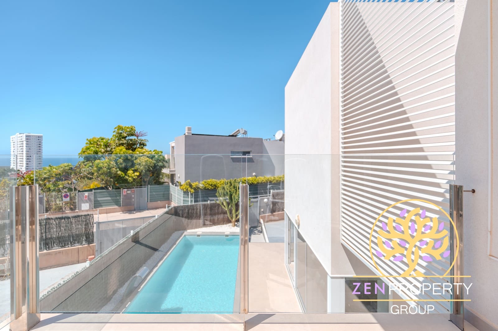 3 sypialnia Willa na sprzedaż w Playa Paraiso z basenem garażem - 1 175 000 € (Ref: 9231904)