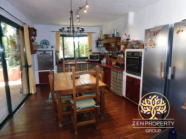 4 bedroom Finca/Country House for sale in Charco del Pino, Granadilla de Abona with garage - € 490,000 (Ref: 9369267)