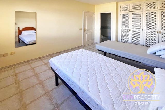 2 bedroom Apartment for sale in Torviscas Centro y Alto, Adeje with pool - € 479,000 (Ref: 9378527)