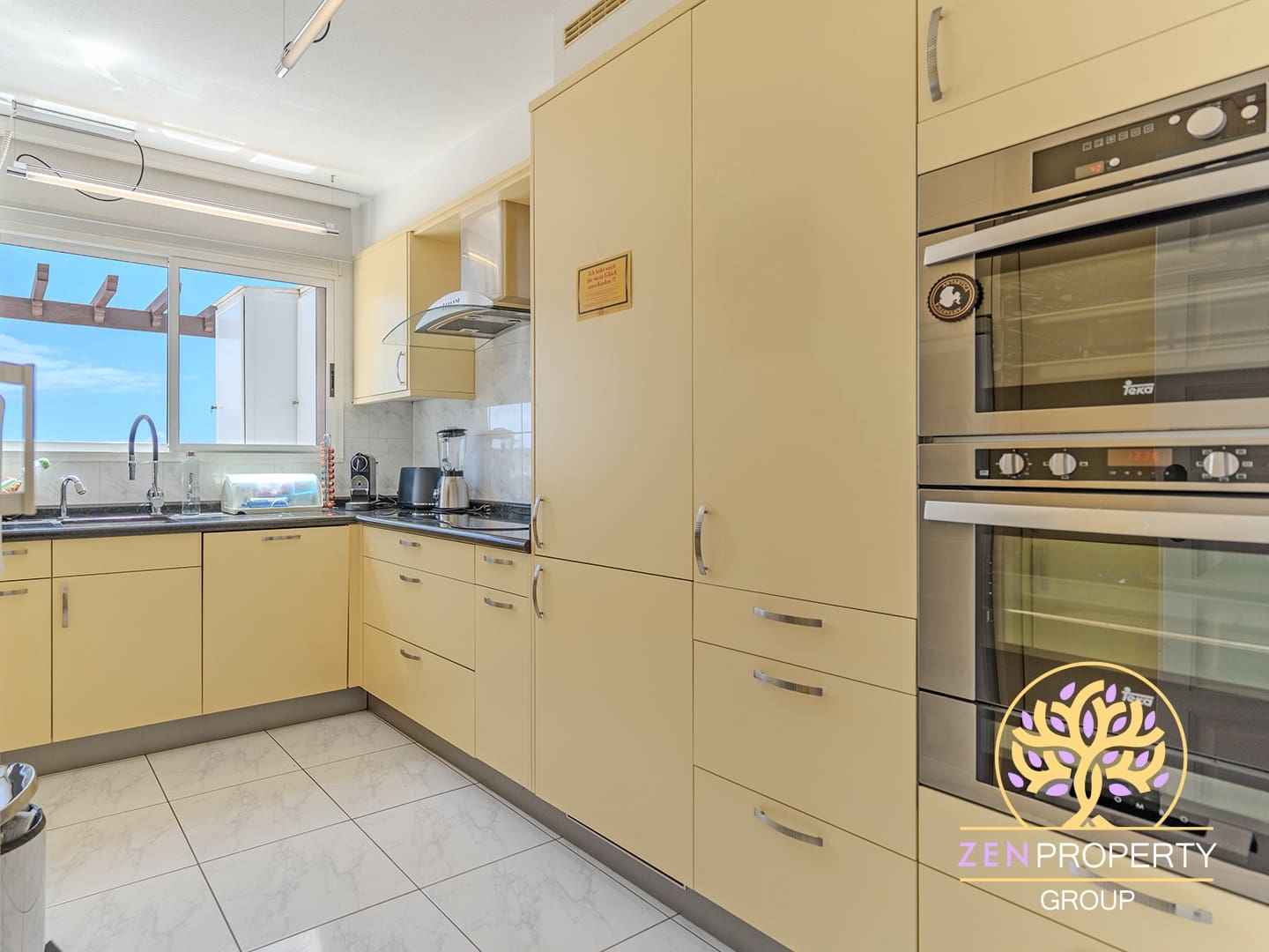 2 chambre Penthouse à vendre à Playa de las Americas avec piscine - 995 000 € (Ref: 9469821)