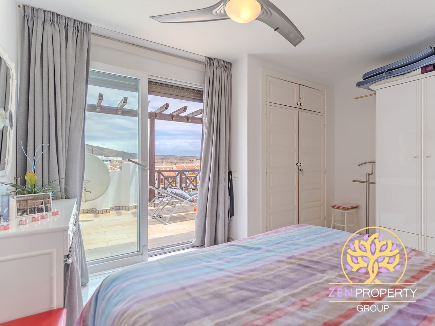 2 chambre Penthouse à vendre à Playa de las Americas avec piscine - 995 000 € (Ref: 9469821)