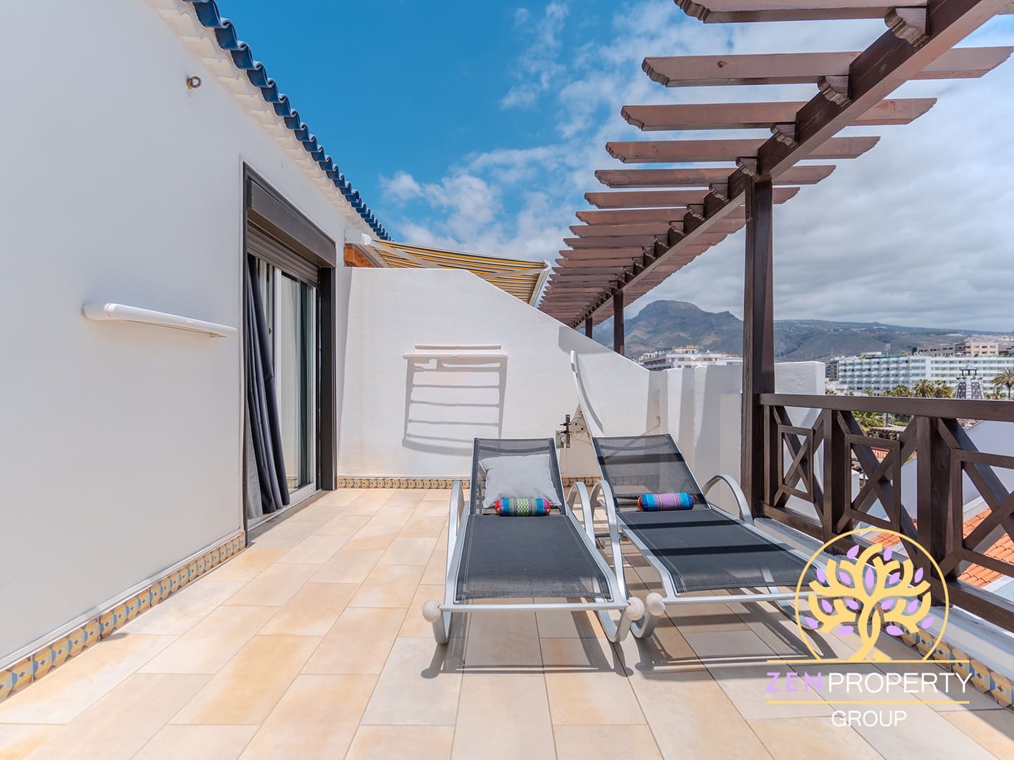 2 chambre Penthouse à vendre à Playa de las Americas avec piscine - 995 000 € (Ref: 9469821)