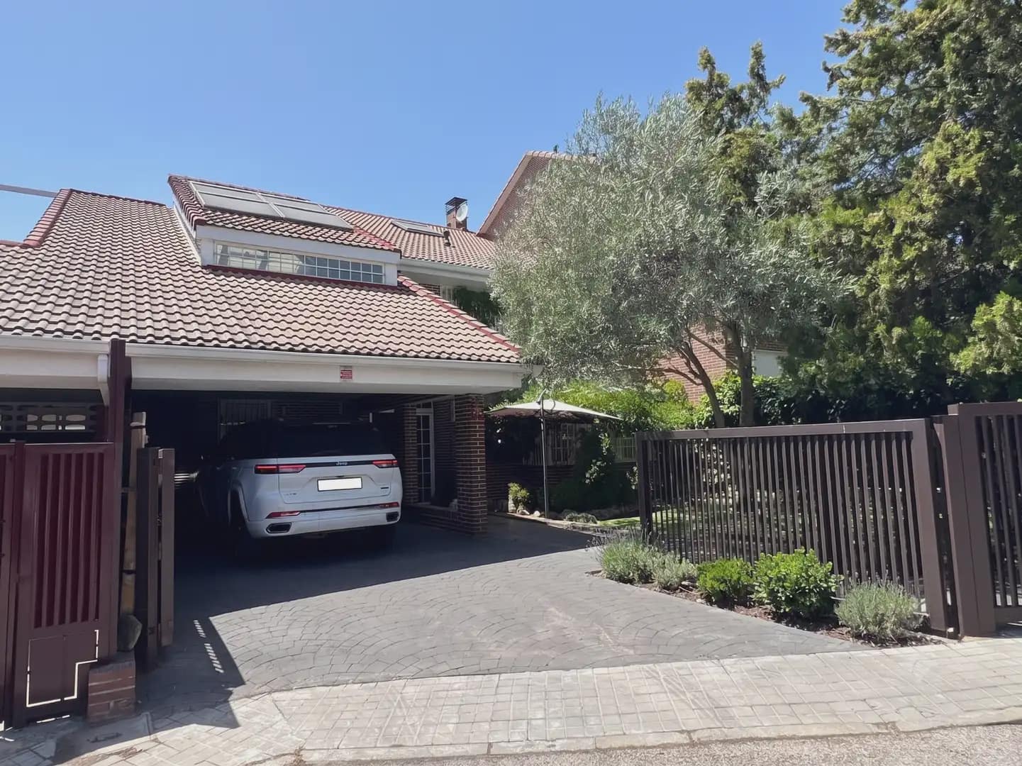 4 bedroom Terraced Villa for sale in Galapagar with pool garage - € 675,000 (Ref: 10004658)