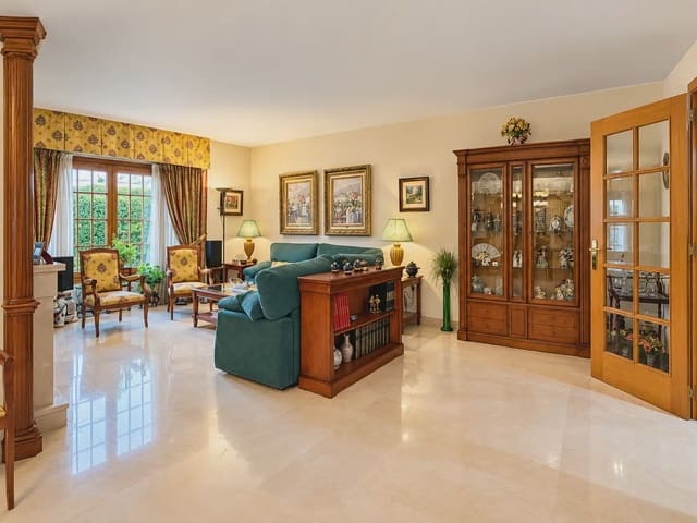 6 soverom Villa til salgs i Las Rozas de Madrid med svømmebasseng garasje - € 1 090 000 (Ref: 10154119)