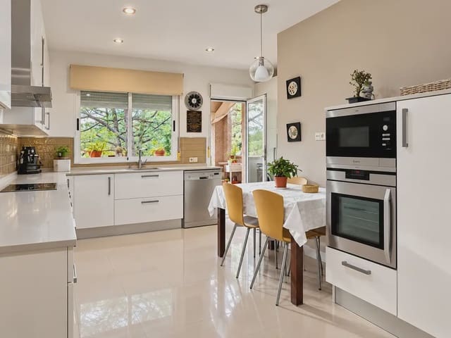 5 soverom Villa til salgs i Torrelodones med svømmebasseng garasje - € 995 000 (Ref: 10160285)