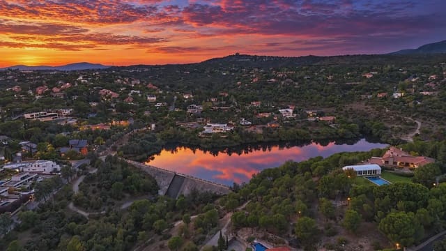 5 soverom Villa til salgs i Torrelodones med svømmebasseng garasje - € 995 000 (Ref: 10160285)