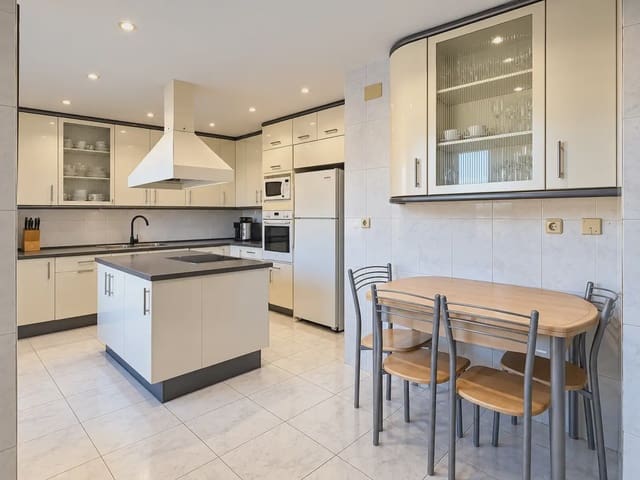 3 chambre Appartement à vendre à Las Rozas de Madrid avec piscine garage - 720 000 € (Ref: 10165457)