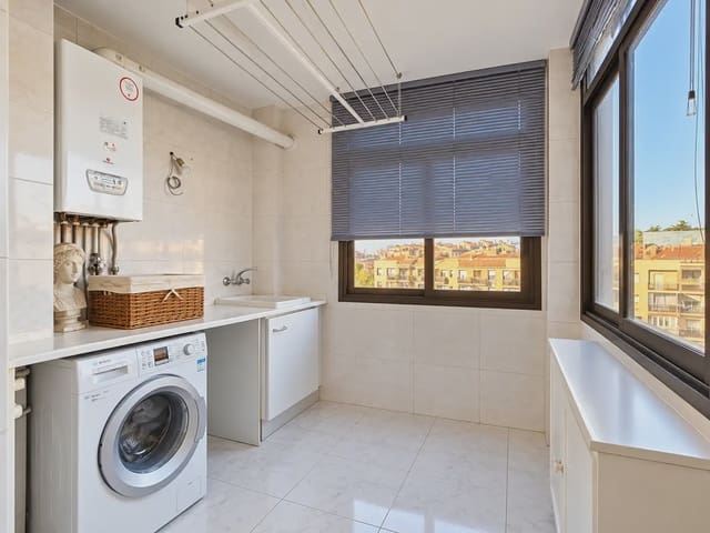 3 chambre Appartement à vendre à Las Rozas de Madrid avec piscine garage - 720 000 € (Ref: 10165457)