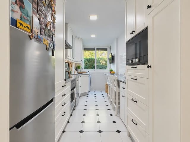 3 slaapkamer Flat te koop in Las Rozas de Madrid met zwembad garage - € 770.000 (Ref: 10179404)