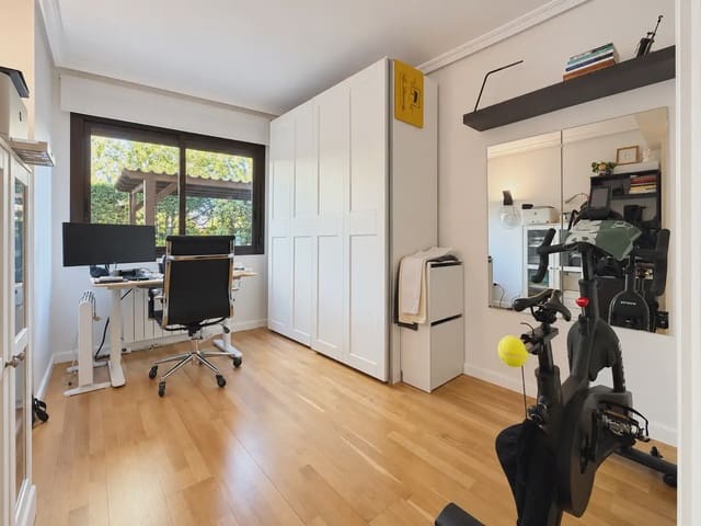 3 slaapkamer Flat te koop in Las Rozas de Madrid met zwembad garage - € 770.000 (Ref: 10179404)