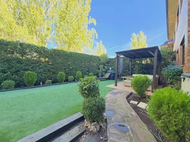 3 slaapkamer Flat te koop in Las Rozas de Madrid met zwembad garage - € 770.000 (Ref: 10179404)