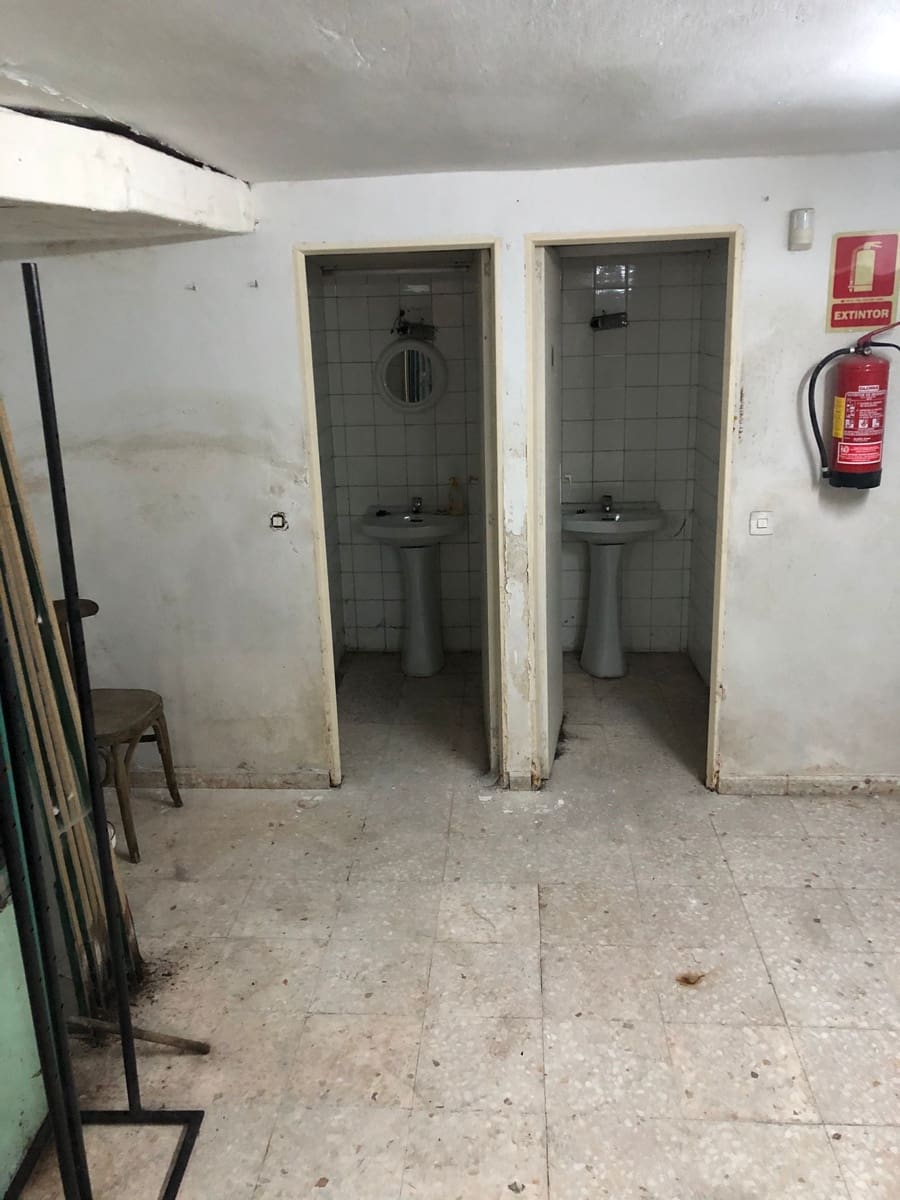 Commercial for sale in Alcorcon - € 254,000 (Ref: 6665604)