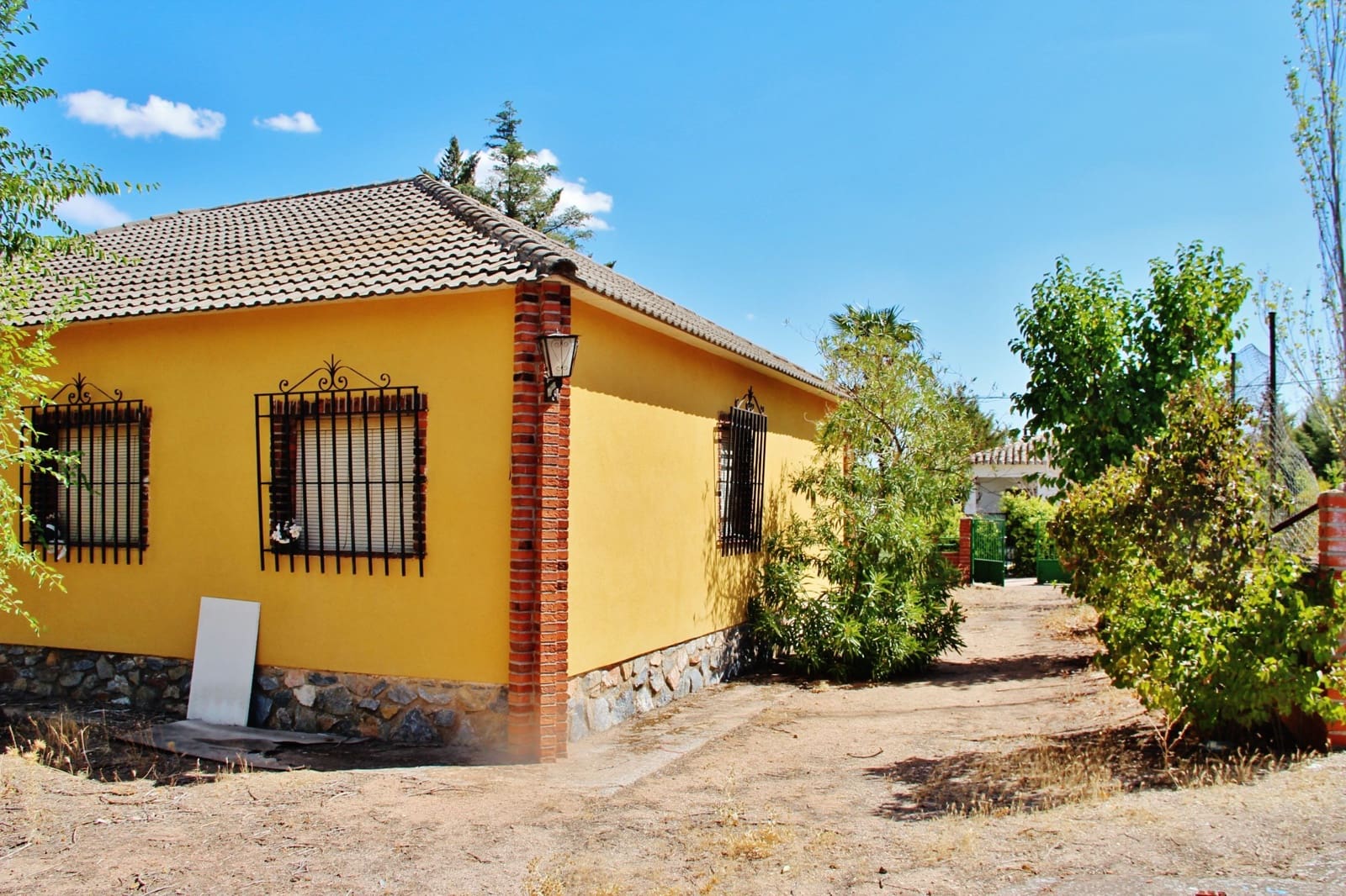 5 bedroom Finca/Country House for sale in Villafranca de los Caballeros with garage - € 190,000 (Ref: 6665629)