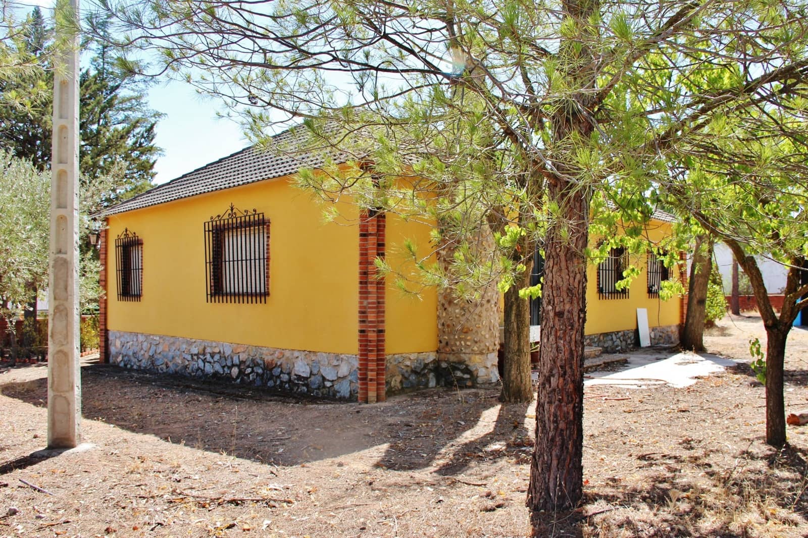 5 bedroom Finca/Country House for sale in Villafranca de los Caballeros with garage - € 190,000 (Ref: 6665629)