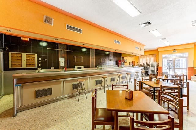 Commercial for sale in Fuenlabrada - € 465,000 (Ref: 7009287)