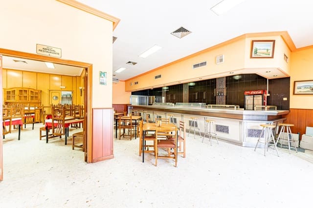 Commercial for sale in Fuenlabrada - € 465,000 (Ref: 7009287)