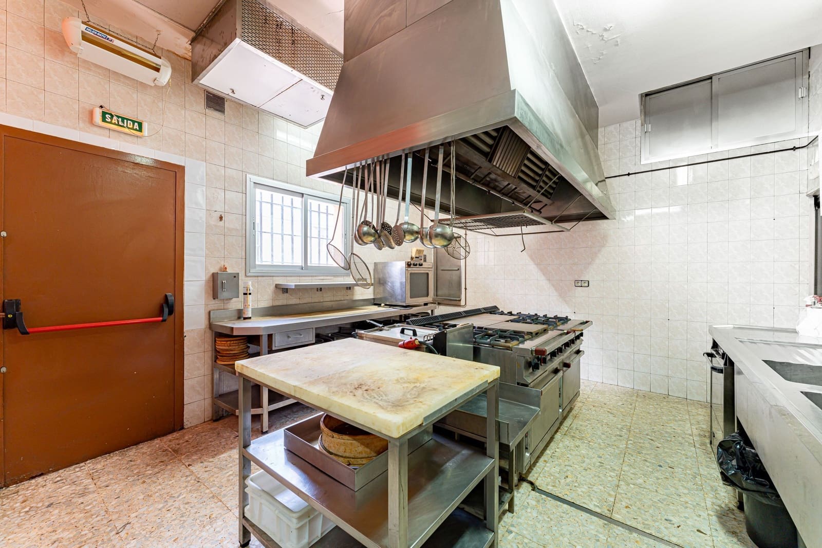 Erhverv til salg i Fuenlabrada - € 465.000 (Ref: 7009287)