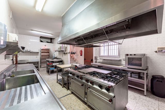 Commercial for sale in Fuenlabrada - € 465,000 (Ref: 7009287)