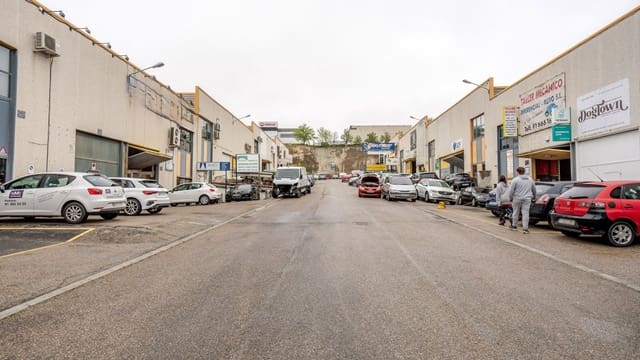 Commercieel te koop in Rivas-Vaciamadrid - € 600.000 (Ref: 8206413)