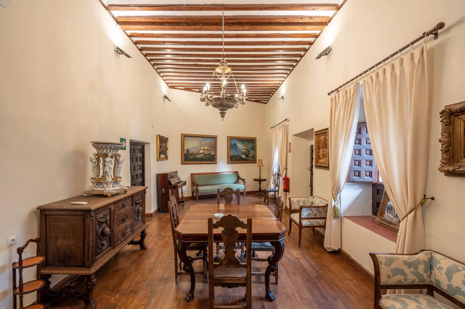 21 bedroom Hotel for sale in Yepes - € 500,000 (Ref: 8273948)