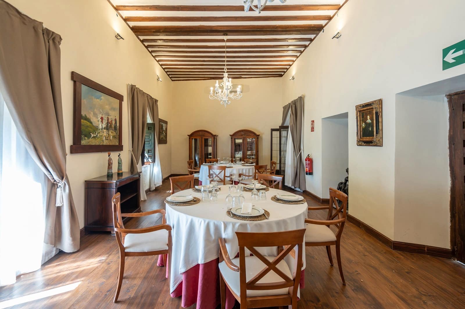 21 bedroom Hotel for sale in Yepes - € 500,000 (Ref: 8273948)