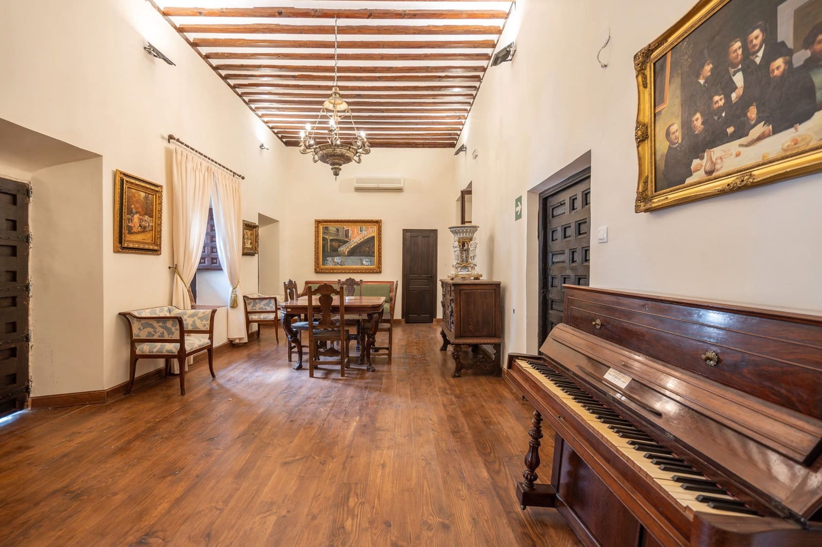 21 bedroom Hotel for sale in Yepes - € 500,000 (Ref: 8273948)