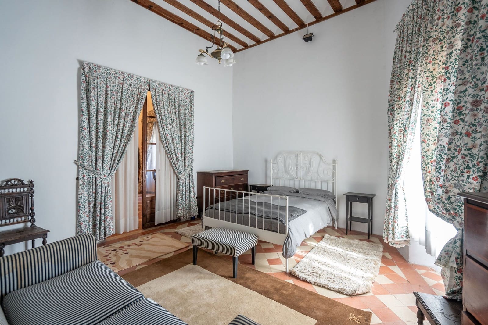 21 bedroom Hotel for sale in Yepes - € 500,000 (Ref: 8273948)