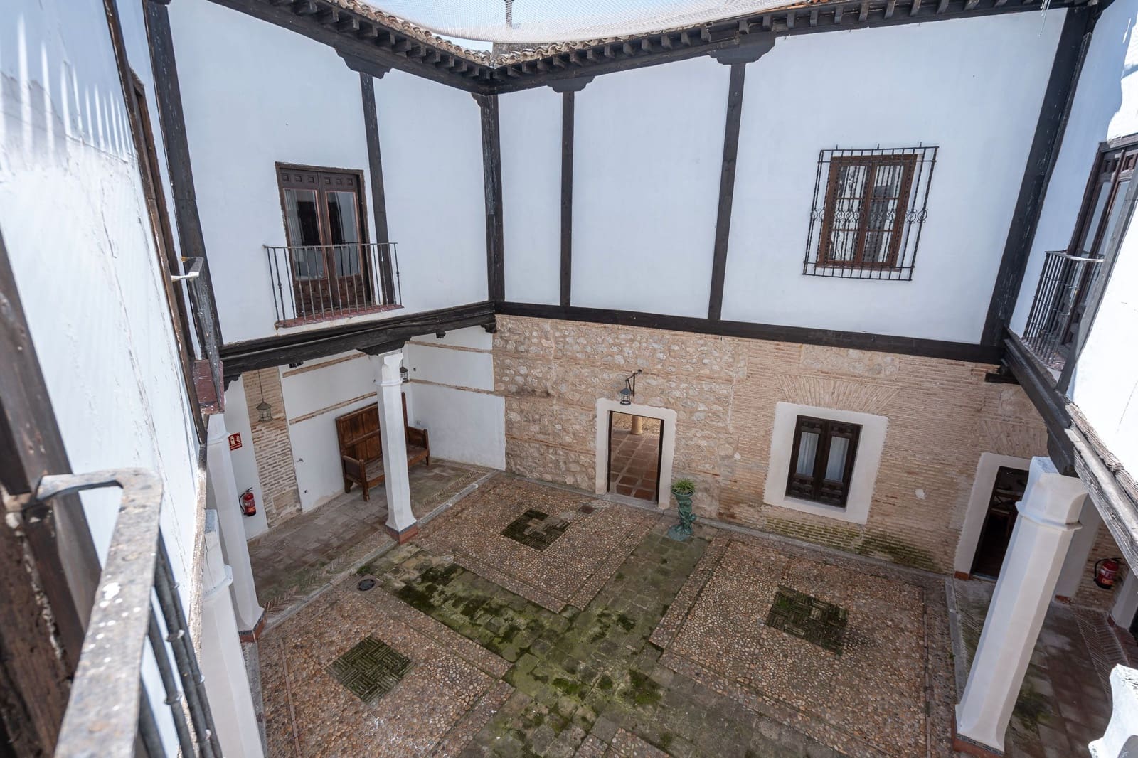 21 bedroom Hotel for sale in Yepes - € 500,000 (Ref: 8273948)