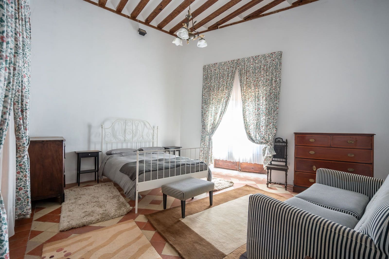 21 bedroom Hotel for sale in Yepes - € 500,000 (Ref: 8273948)