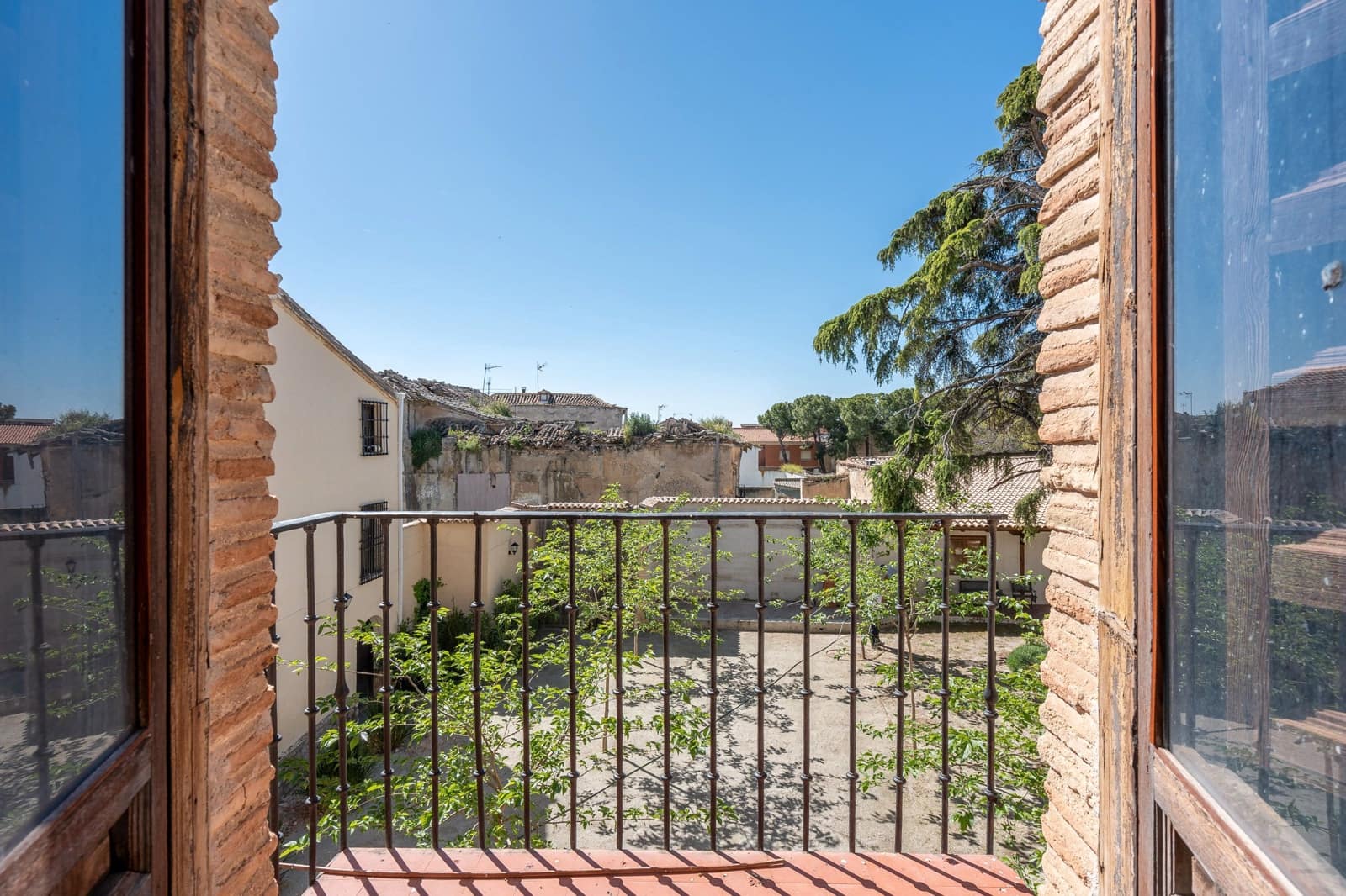 21 bedroom Hotel for sale in Yepes - € 500,000 (Ref: 8273948)