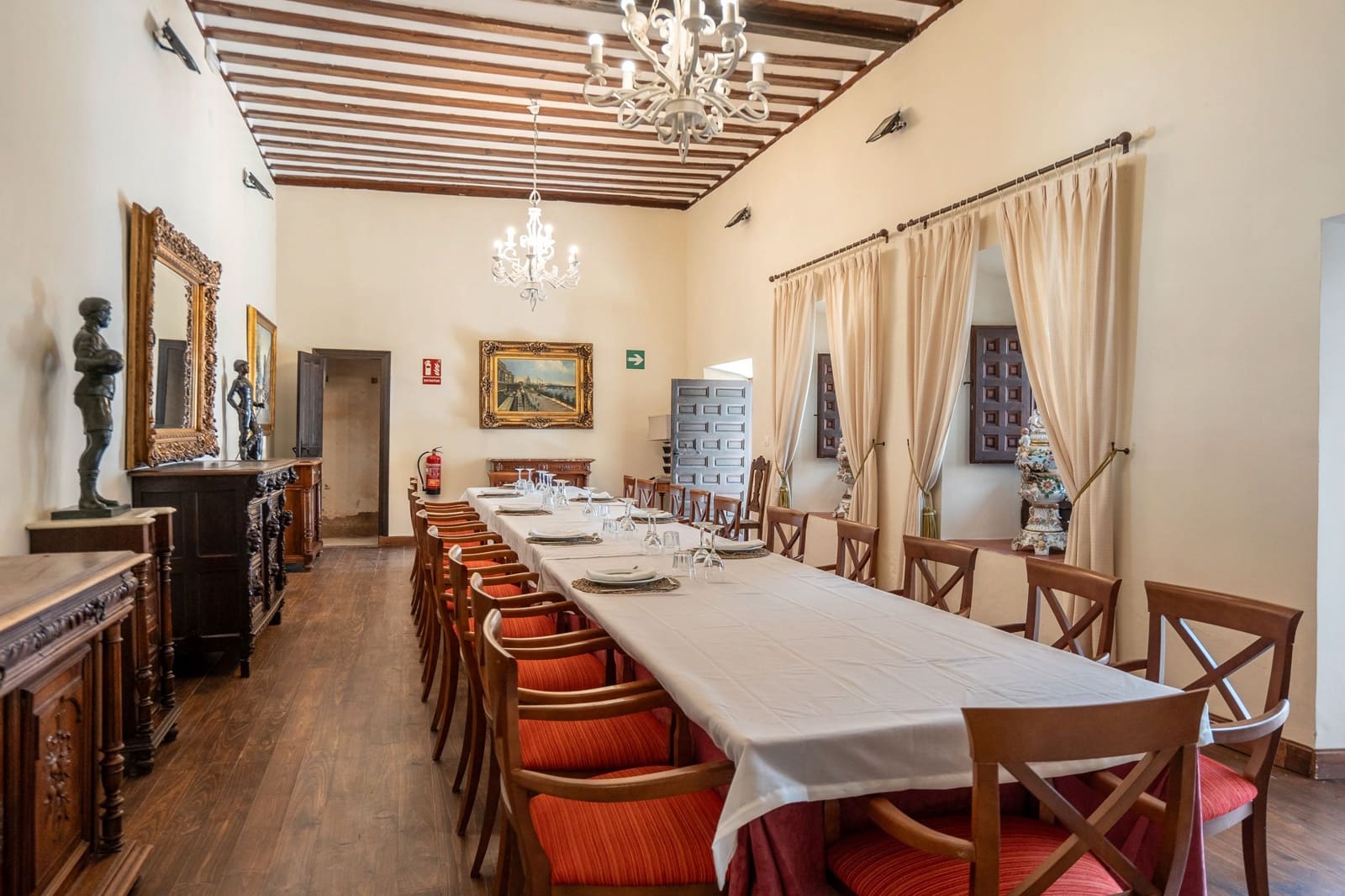 21 bedroom Hotel for sale in Yepes - € 500,000 (Ref: 8273948)