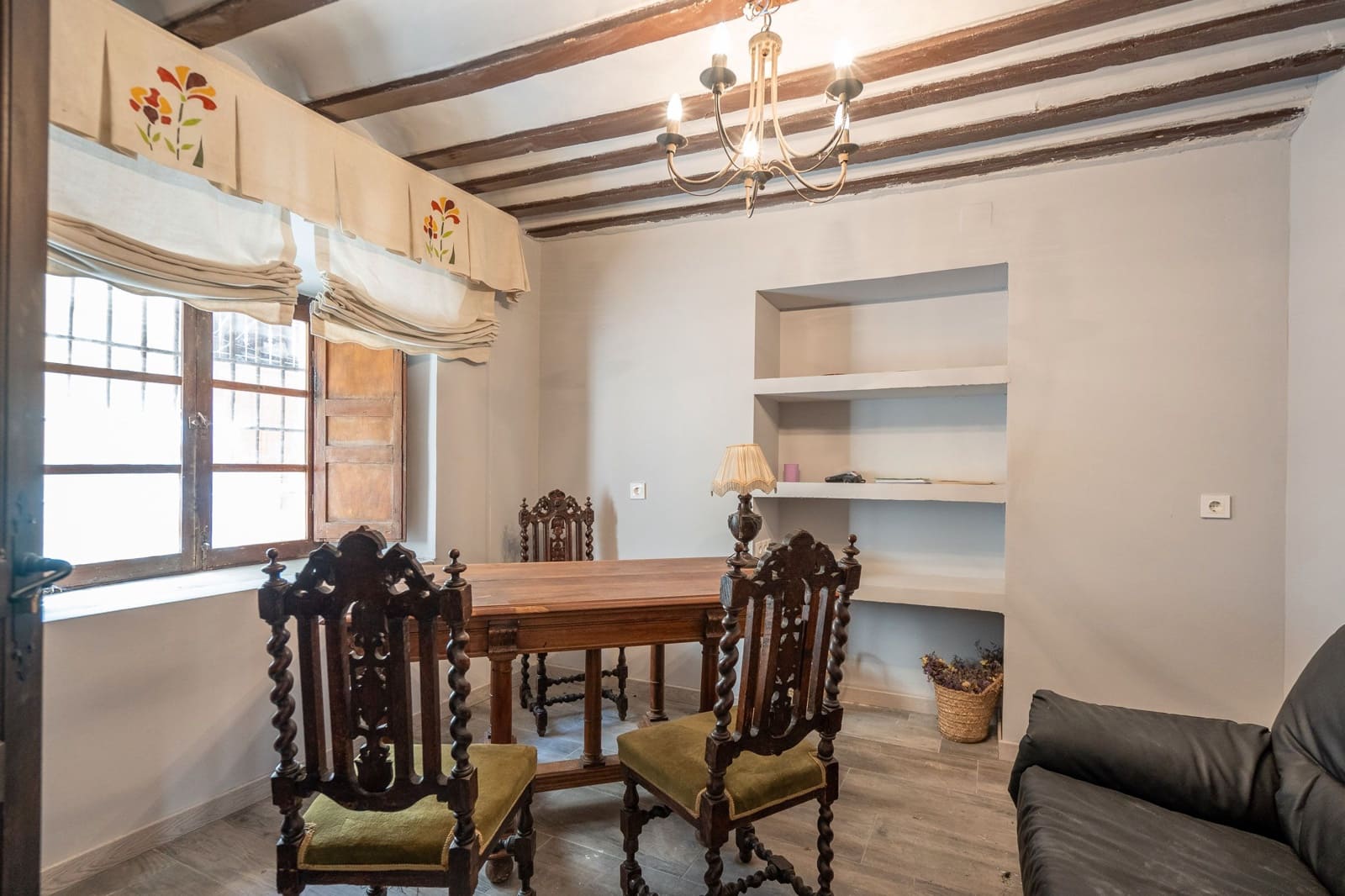 21 bedroom Hotel for sale in Yepes - € 500,000 (Ref: 8273948)