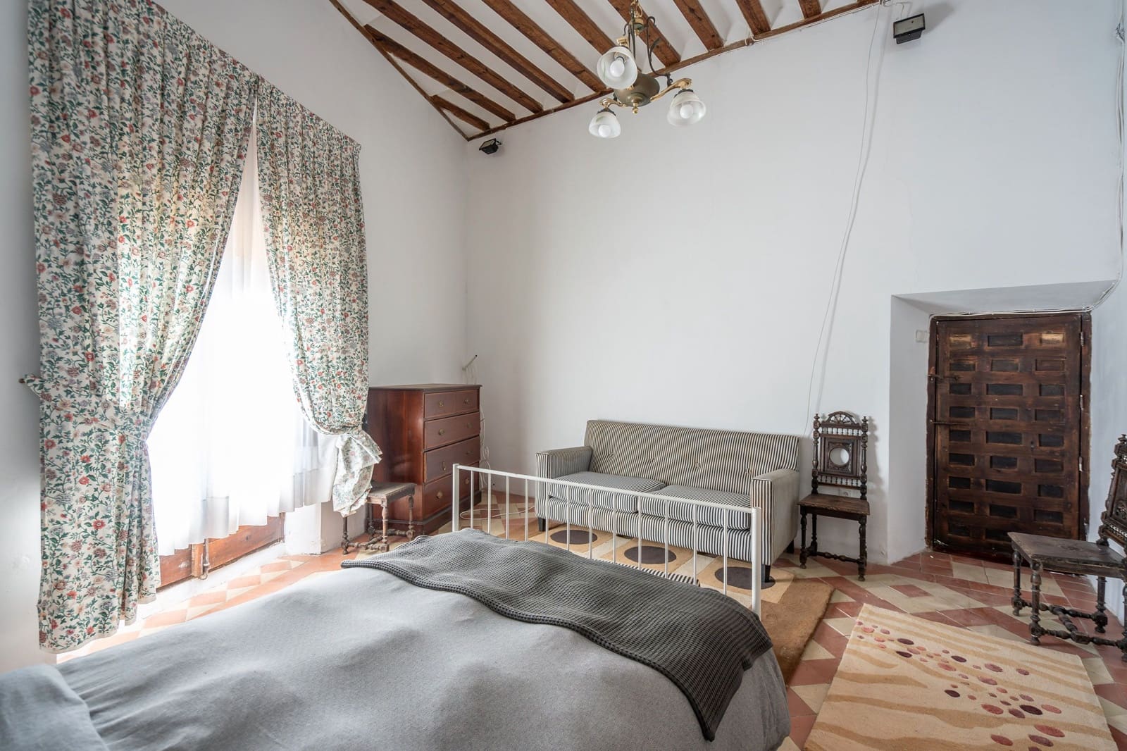 21 bedroom Hotel for sale in Yepes - € 500,000 (Ref: 8273948)