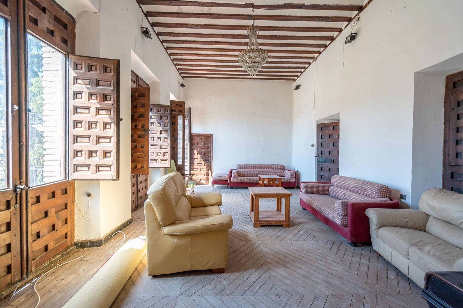 21 bedroom Hotel for sale in Yepes - € 500,000 (Ref: 8273948)