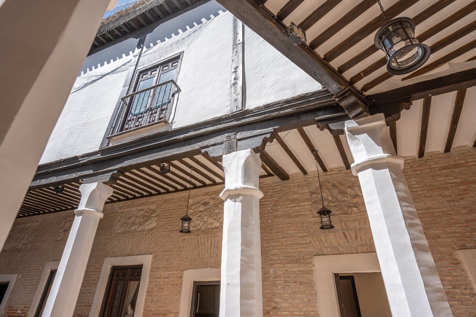 21 bedroom Hotel for sale in Yepes - € 500,000 (Ref: 8273948)