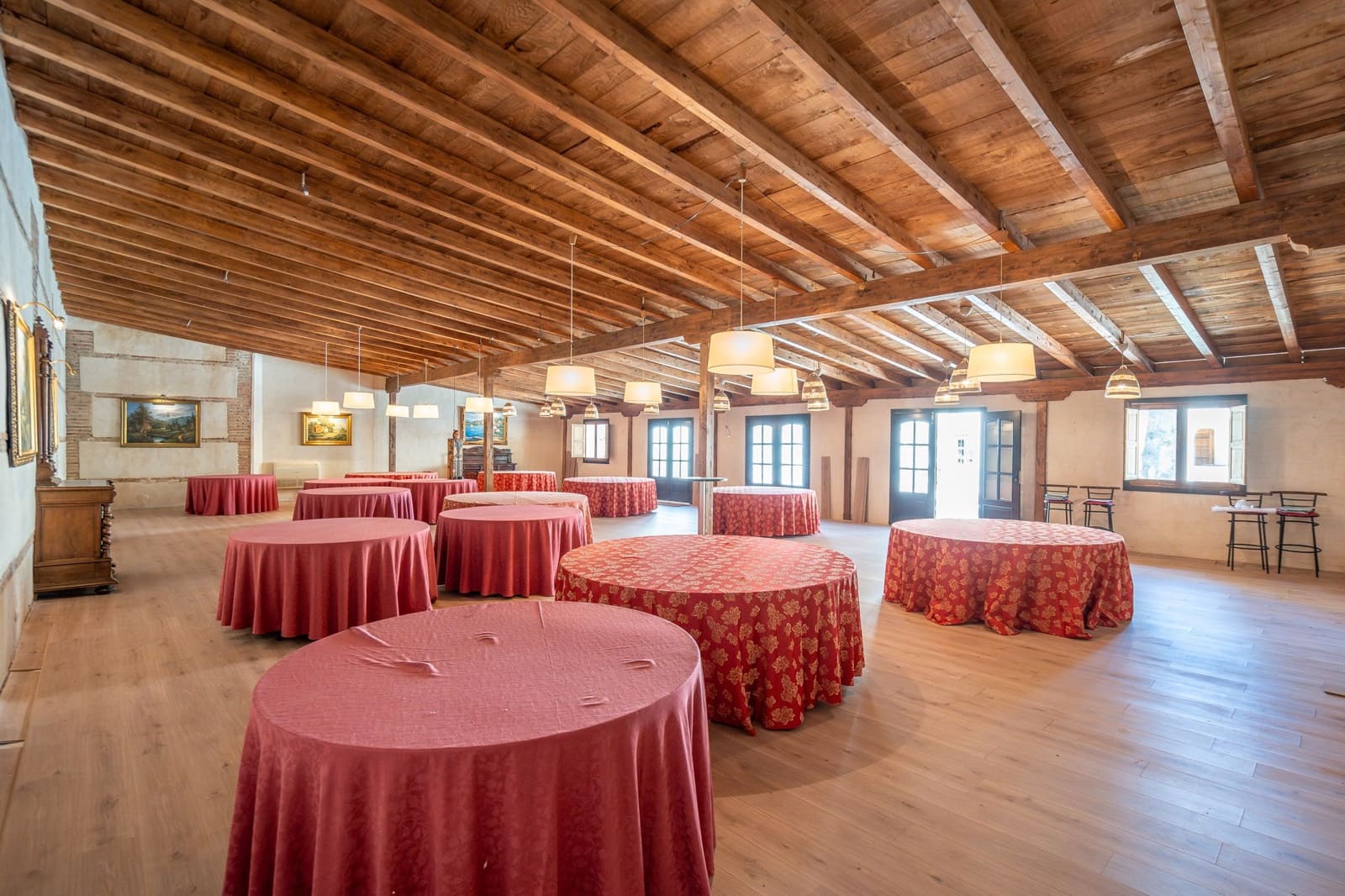 21 bedroom Hotel for sale in Yepes - € 500,000 (Ref: 8273948)