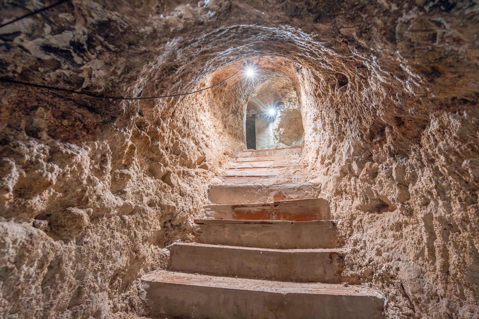 21 bedroom Hotel for sale in Yepes - € 500,000 (Ref: 8273948)