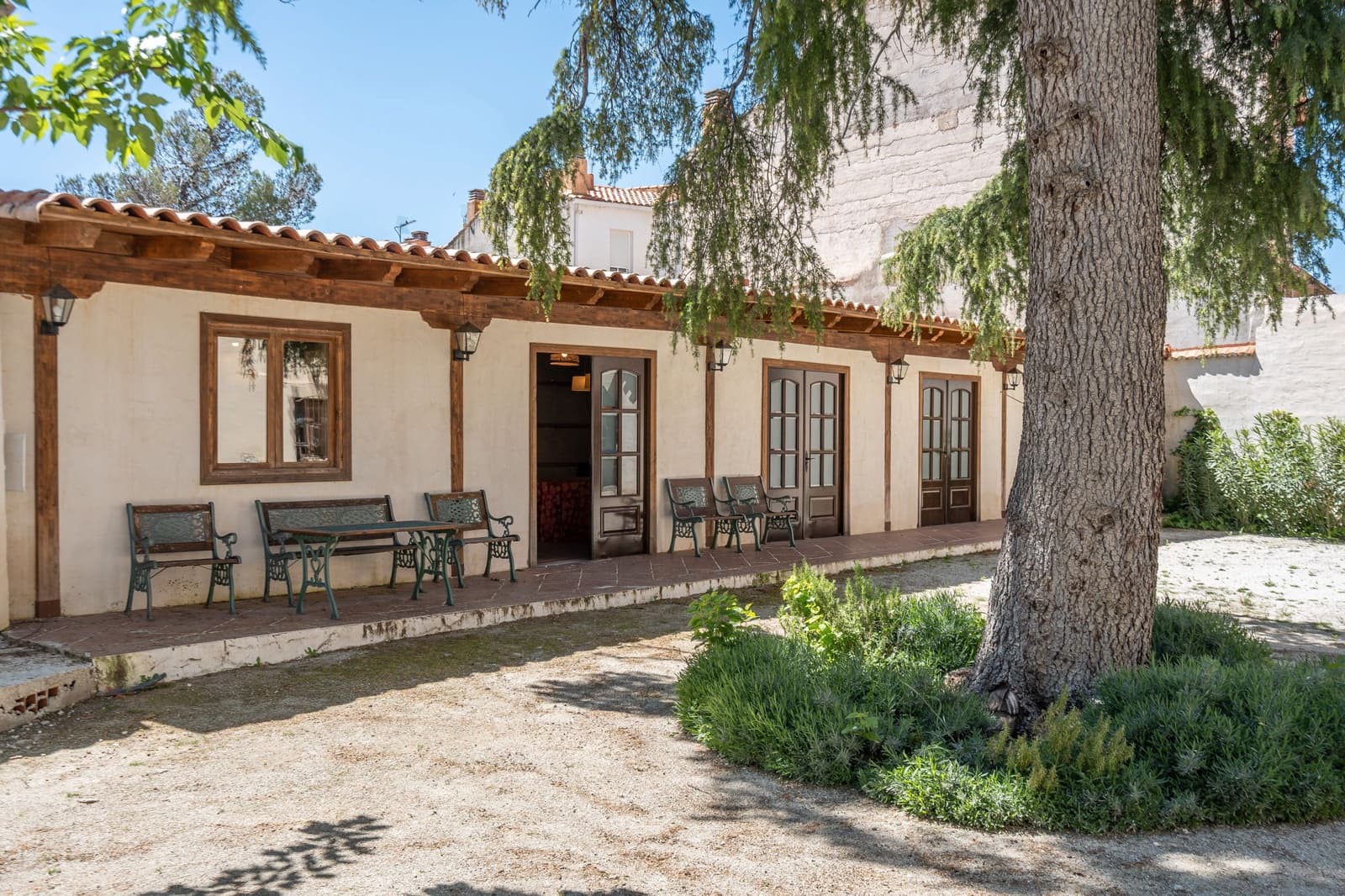 21 bedroom Hotel for sale in Yepes - € 500,000 (Ref: 8273948)