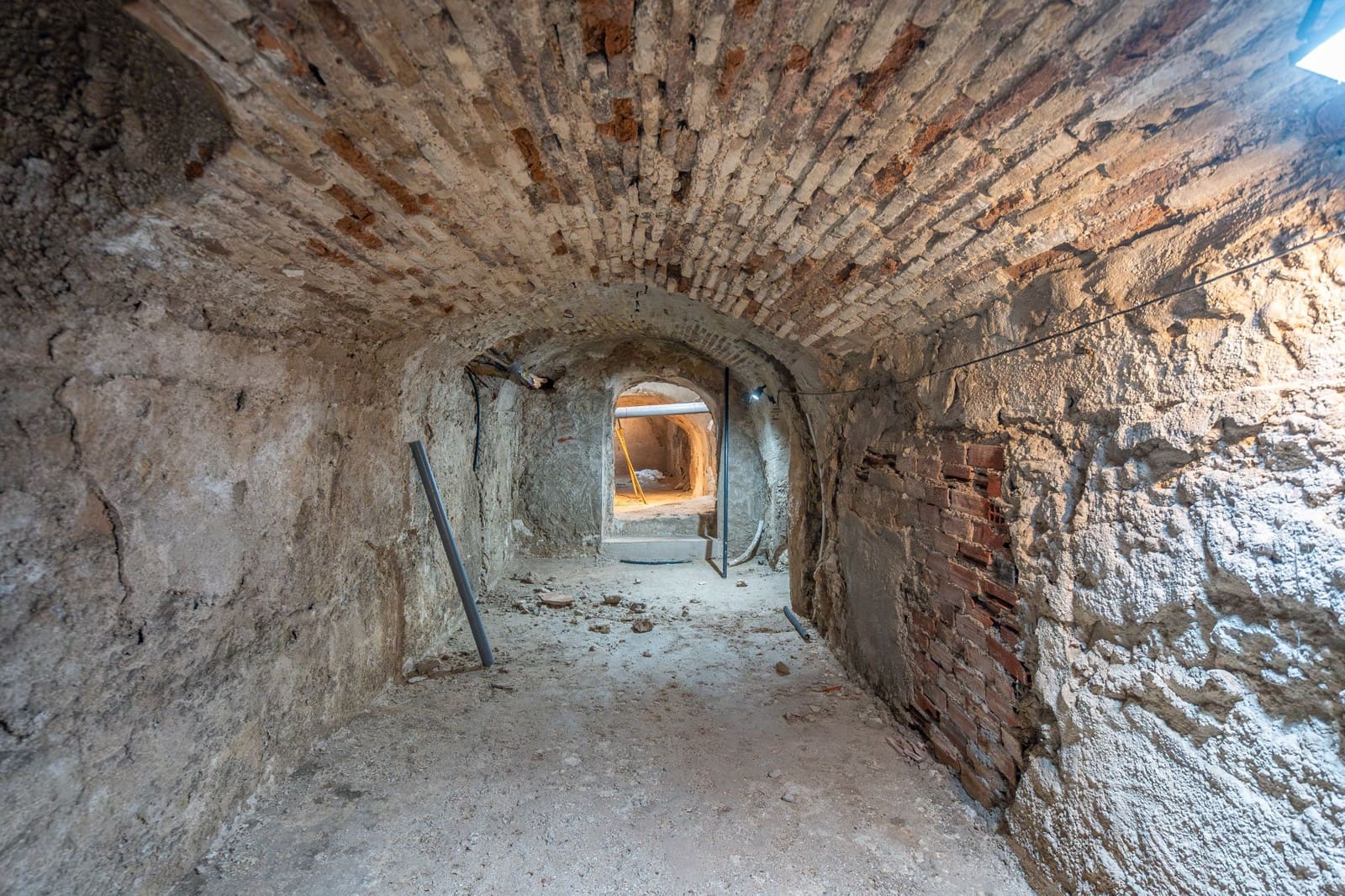 21 bedroom Hotel for sale in Yepes - € 500,000 (Ref: 8273948)