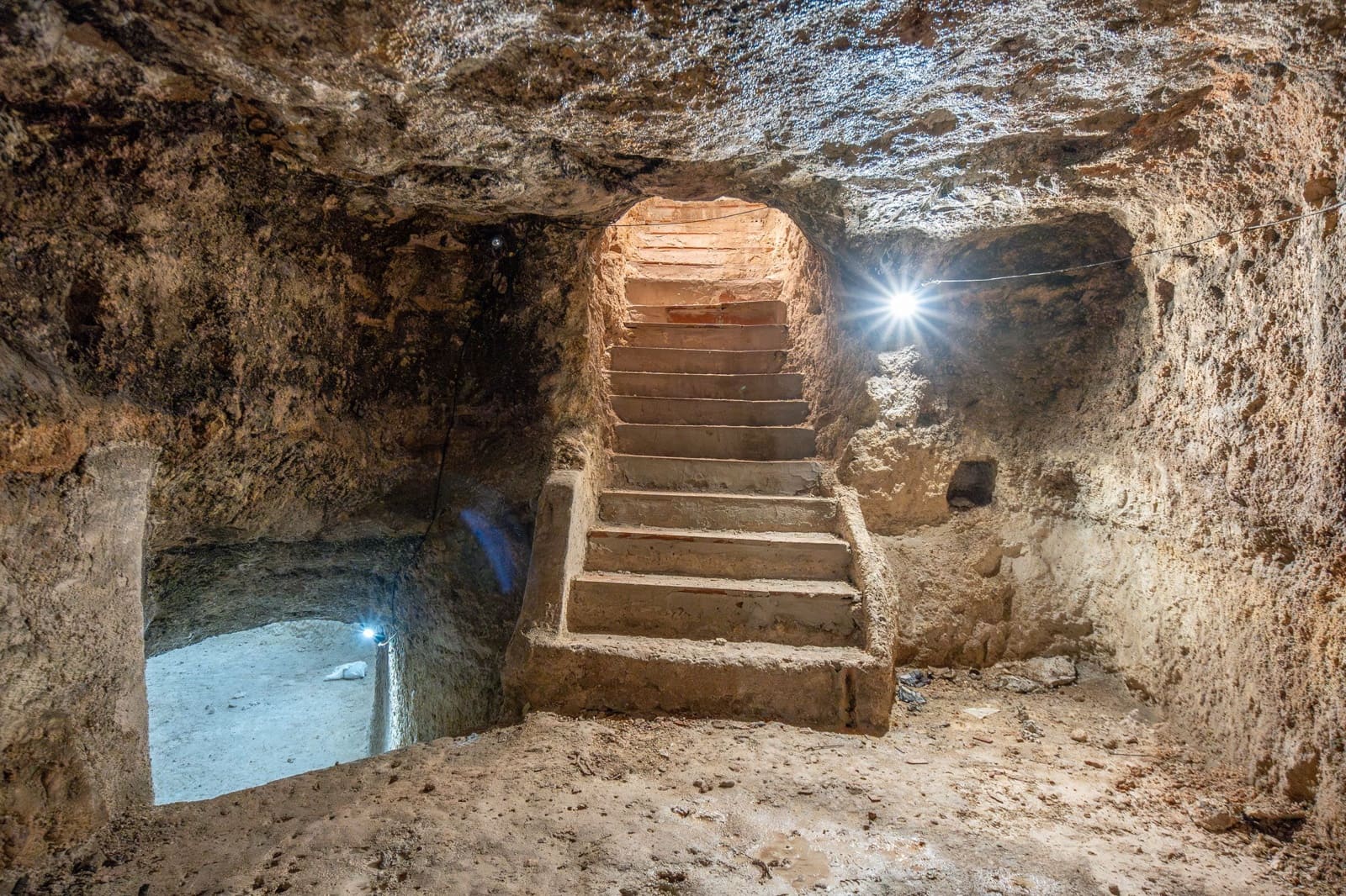 21 bedroom Hotel for sale in Yepes - € 500,000 (Ref: 8273948)