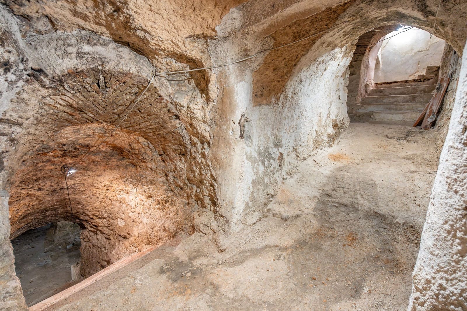 21 bedroom Hotel for sale in Yepes - € 500,000 (Ref: 8273948)